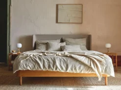 Grüne Erde Bett Tonda, mit niedrigem Polsterbetthaupt , 180 x 200, Wollstoff Tano Natur (79),