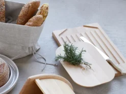 Grüne Erde Brotschneidebrett aus Buchenholz geölt, 39 x 26 x 2,5 cm