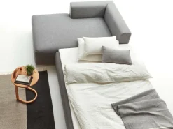 Grüne Erde Ecksofa Sereno mit Schlaffunktion inkl. 4 Kissen (70x55 cm), B 300 x T 235 cm, Bodennah, Eckteil links, mit Bezug Wollstoff Tano Natur (79), Buche