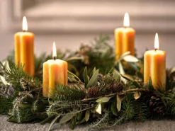 Grüne Erde 4er-Set Adventkranzkerzen aus Bienenwachs, Sternenform, ø 4,5 cm