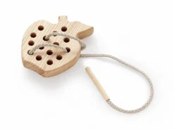 Grüne Erde Fädelspiel Apfel, Eschenholz, 12 x 10 cm, Schnur 70 cm