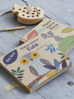 Grüne Erde Fädelspiel Apfel, Eschenholz, 12 x 10 cm, Schnur 70 cm