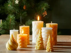 Grüne Erde Figurenkerze Tropfen aus Bienenwachs, H 8,5 cm, ø 7 cm