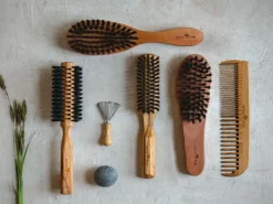 Grüne Erde Haarbürste mit Wildschweinborsten, ca. 21 cm, Olivenholz, 5 Borstenreihen