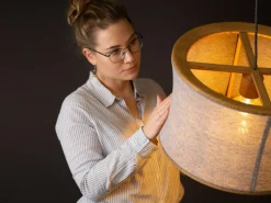 Grüne Erde Hängeleuchte Malla mit Schirm aus 100% Schafschurwolle, Ø 45 cm, 3D Strick Sand,