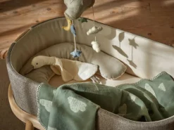 Grüne Erde Kinderdecke Wölkchen, salbei, 75 x 100 cm, 100 % Baumwolle, GOTS