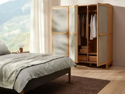 Grüne Erde Kleiderschrank Kurami mit Drehtüren 3-türig, Wollstoff Tano Natur (79),