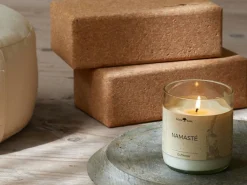 Grüne Erde Natürliche Rapswachskerze NAMASTÉ im rezyklierten Glas, Baumwolldocht, 325 ml, H 9,5 cm, ø 8,5 cm