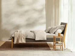 Grüne Erde Polsterbett Almeno, 180 x 200, mit Bezug Wollstoff Tano Natur Hell (80),