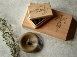 Grüne Erde Räucherkegel Heilige Zeiten im Holzkistchen, 6 x 5 Räucherkegel