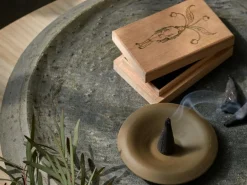 Grüne Erde Räucherkegel Ruhezeit im Holzkistchen, 7 Kegel