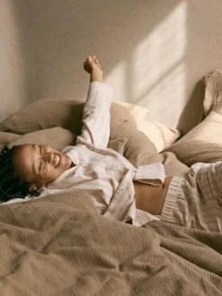 Grüne Erde Schlafshirt aus Bio-Baumwolle, 88 cranberry gestreift, L, GOTS