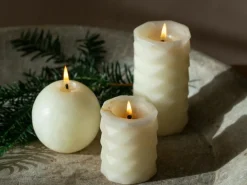 Grüne Erde Stumpenkerze Relief aus Bienenwachs, , Höhe 15 cm, ø 8 cm