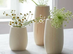 Grüne Erde Vase aus Eschenholz, inkl. Glaseinsatz, H 12 cm, ø 8 cm