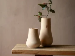 Grüne Erde Vase aus Zirbenholz, glatt, H 26,5 cm, inkl. Glaseinsatz