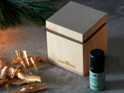 Grüne Erde Zirbenduftspender mit Filz und Holzgewinde für Zirbenöl, 7 cm x 7 cm x 8,5 cm